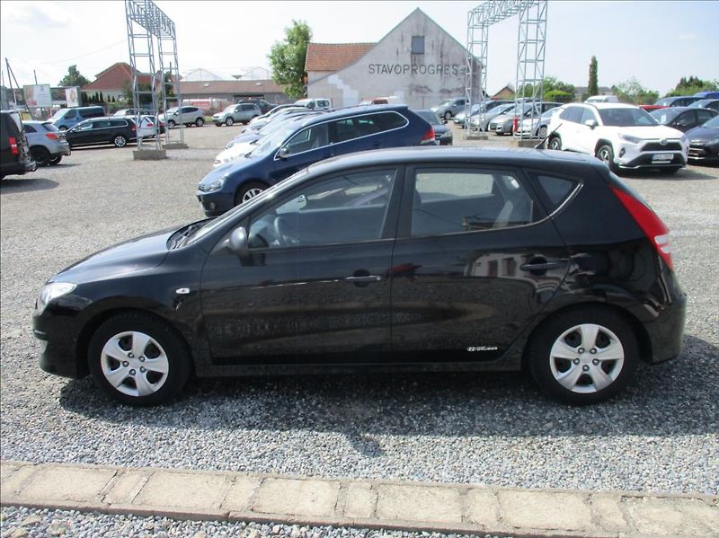 Hyundai i30 1,4 i 16v, klima, serviska, - fotka 8 z 38