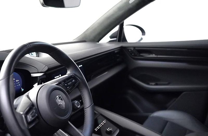 Porsche Macan Turbo GTS Matrix Kamera HuD - fotka 6 z 22