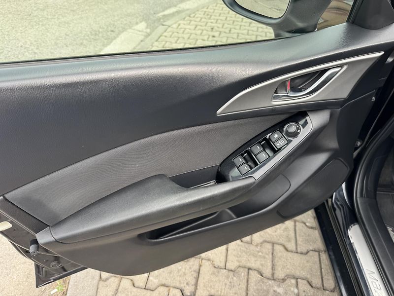Mazda 3 2,0 SKYACTIV - fotka 6 z 12