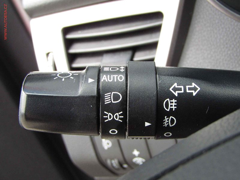Hyundai i30 (2013) 1.6CRDi, ČR, Klima - fotka 12 z 18