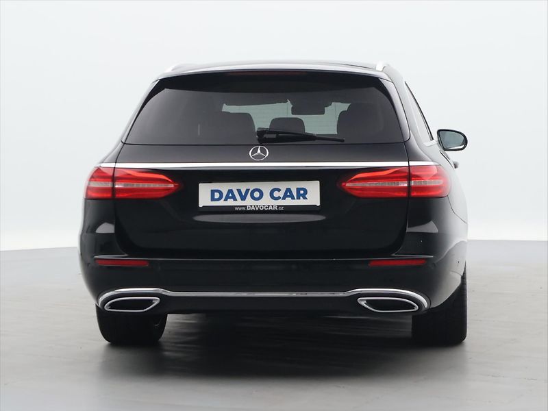Mercedes-Benz Třídy E 2,0 300d 180kW DPH 360° Aut. - fotka 6 z 32