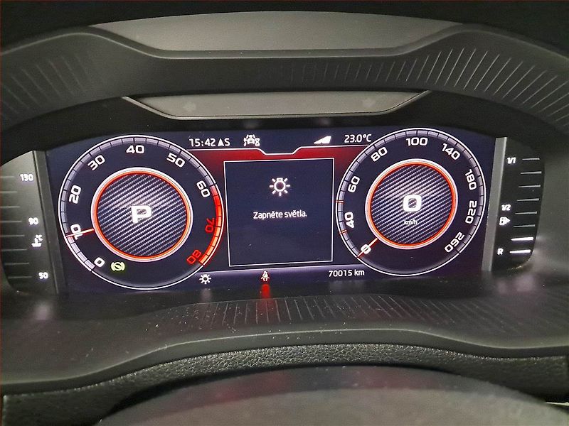 Škoda Karoq (2021) Sportline 1.5 TSI - fotka 11 z 28