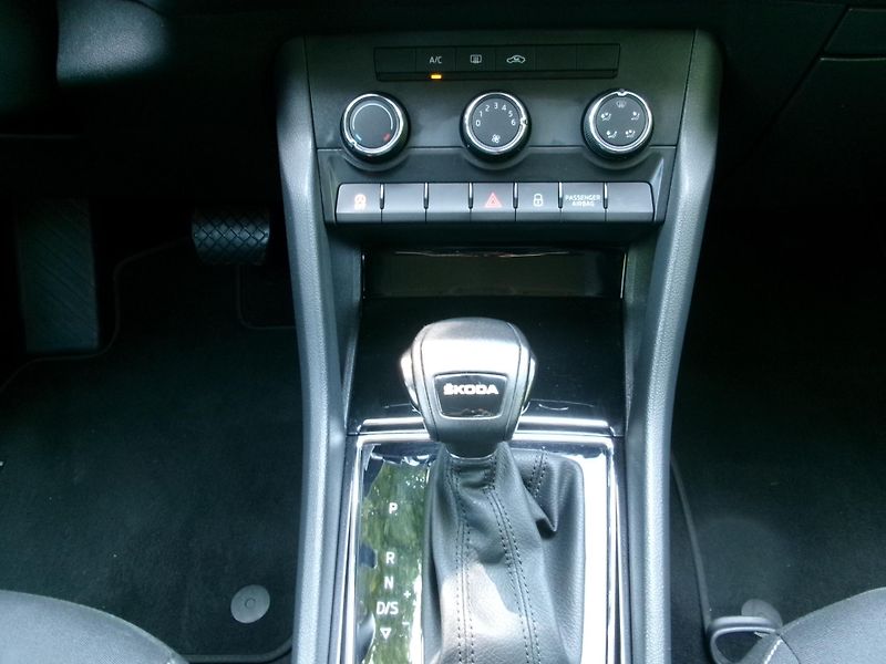 Škoda Karoq (2023) 2,0TDI DSG ACC BT  - fotka 25 z 28