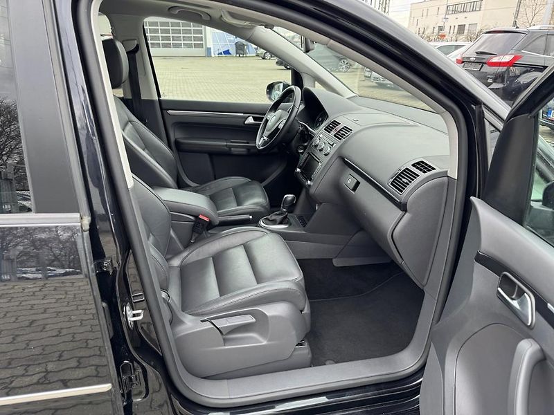 Volkswagen Touran 2.0 TDI 130 kW DSG Highline - fotka 11 z 35
