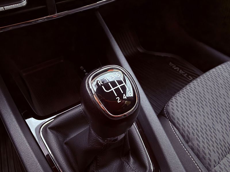 Škoda Octavia 2.0 TDi Style, ČR, 1.Maj, Serv - fotka 29 z 36