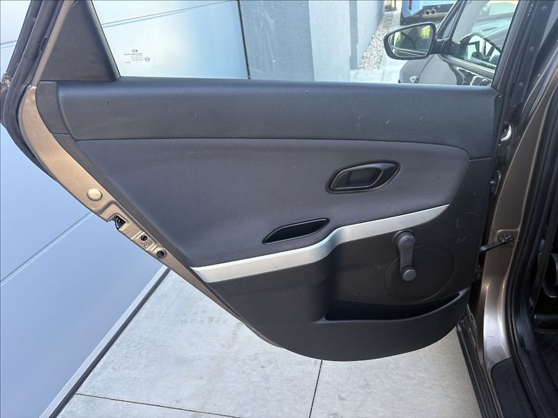Kia Ceed 1,6 GDi 99 kw ČR 1. maj. servi - fotka 16 z 23