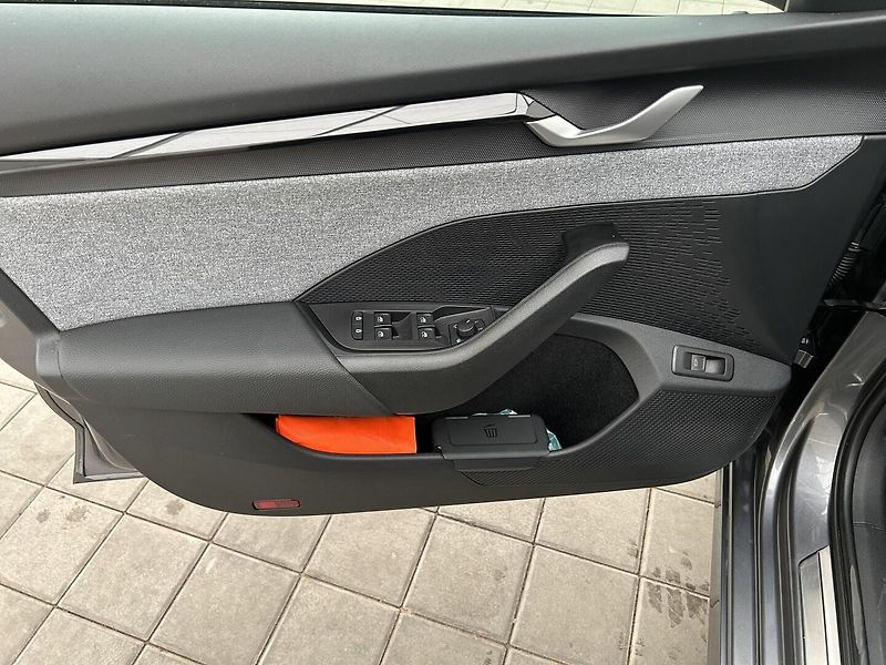 Škoda Octavia 2.0 TDI Top selection - fotka 6 z 26