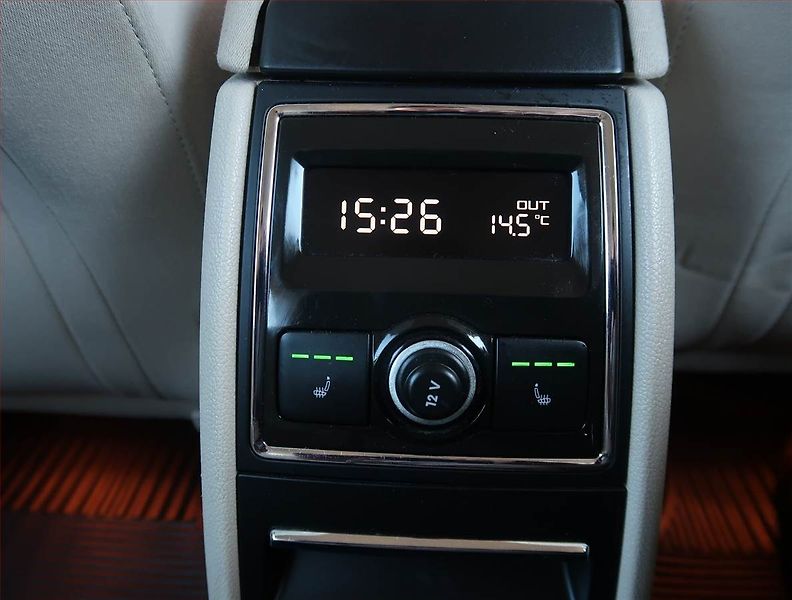 Škoda Superb (2014) 2.0 TDI, Automat, Navi, Xenony - fotka 18 z 20