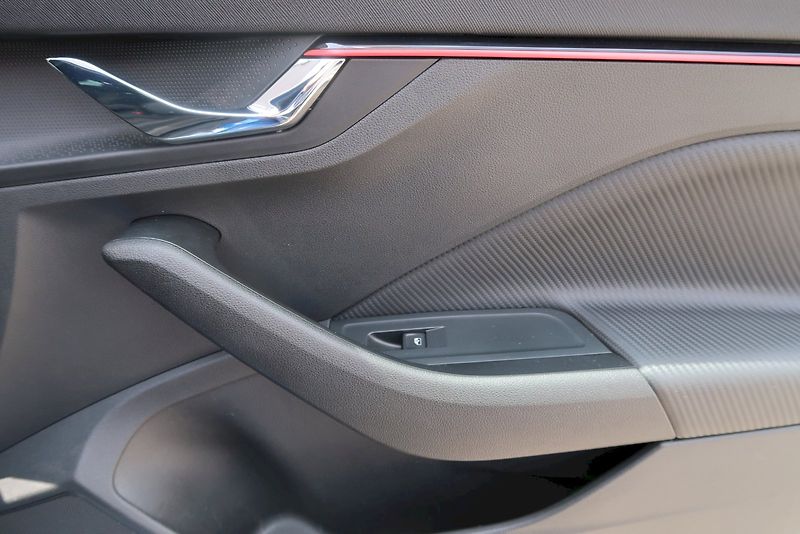 Škoda Kamiq (2025) MC 1.5 TSI 110 kW DSG - fotka 19 z 28