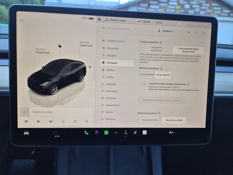 Tesla Model Y RWD 220kw 19ALU SOH 95% - fotka 23 z 49
