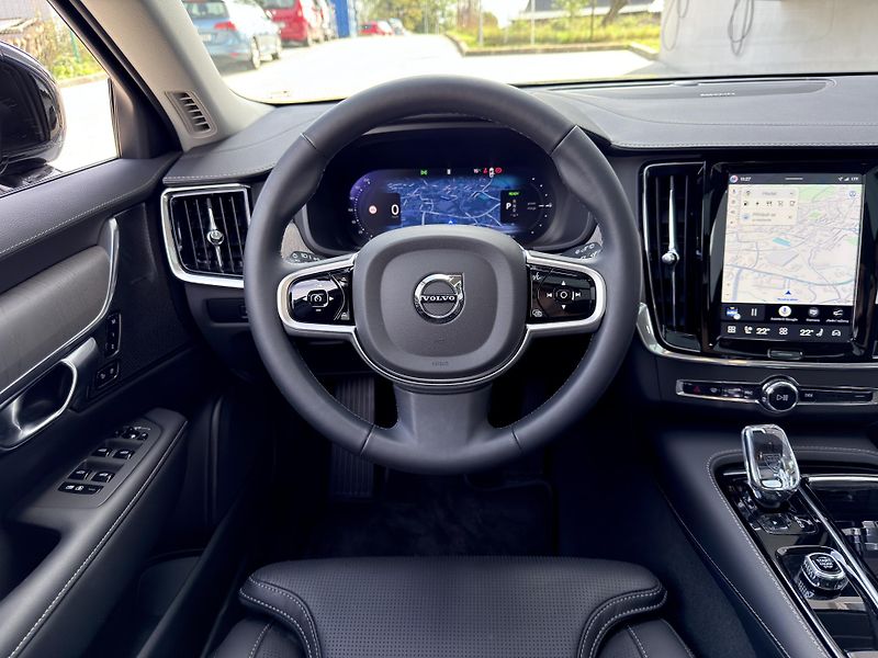 Volvo V90 T8 AWD ULTRA DARK + zimní kola - fotka 22 z 53