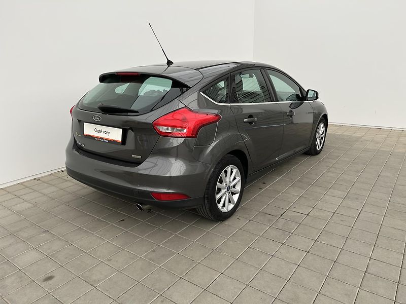 Ford Focus 1.5   Titanium - fotka 2 z 24