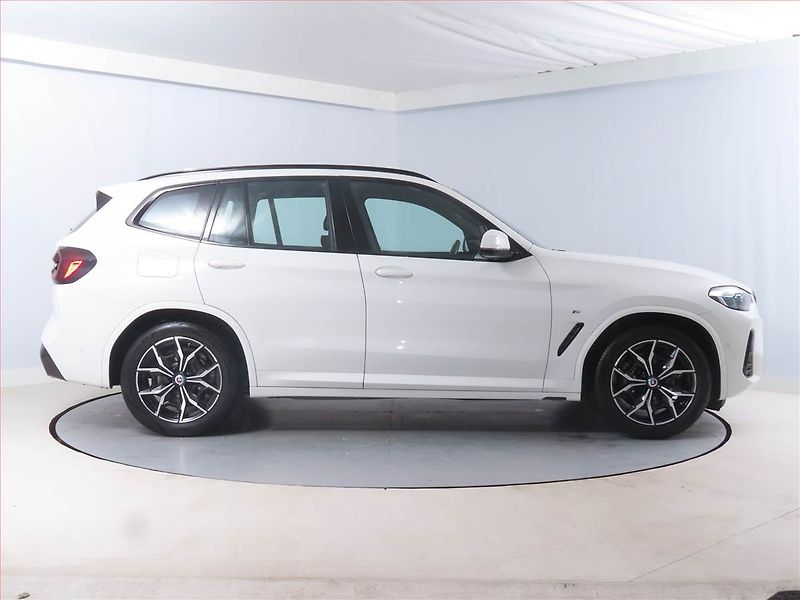 BMW X3 (2022) xDrive30i - fotka 6 z 14