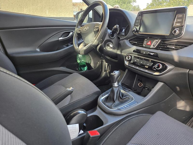 Hyundai i30 1.6-SPOTŘEBA CCA 5l/100-KAMERA - fotka 9 z 9