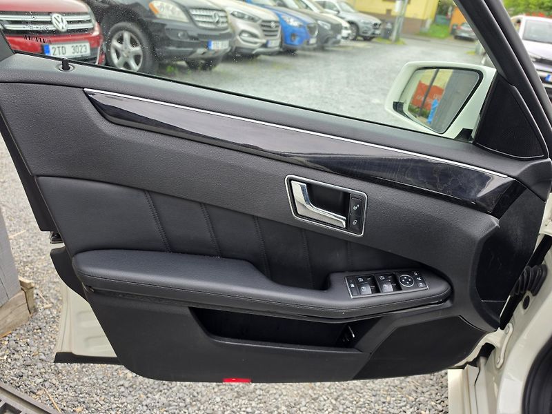 Mercedes-Benz Třídy E 300CDI V6 Avantgarde TZ  - fotka 17 z 30