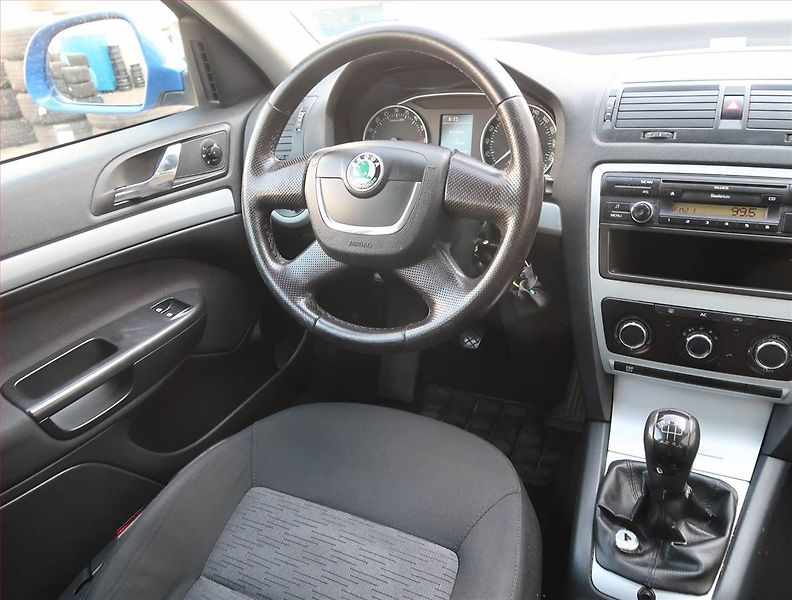 Škoda Octavia (2009) 1.6 TDI, po STK, udržované - fotka 7 z 13