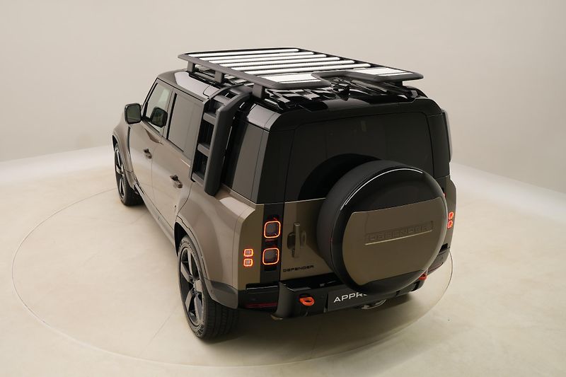 Land Rover Defender 110 D300 X-DYNAMIC AWD AUT CZ - fotka 17 z 49