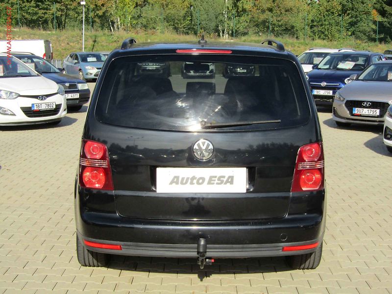 Volkswagen Touran (2008) 1.9 TDi, 1.maj, Xenon - fotka 5 z 20