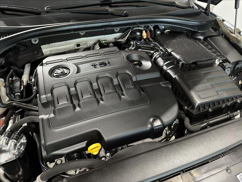 Škoda Superb 2,0   TDI 4x4 DSG SPORTLINE - fotka 39 z 39