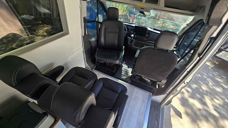 Campervan od firmy Road Dog Vans je přizpůsobený pro cestování se psy.