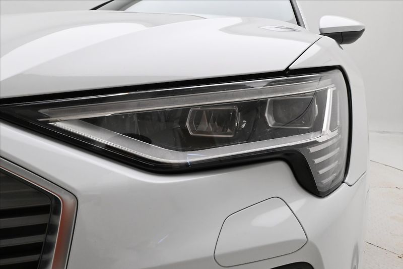 Audi e-tron 55 300 kW QUATTRO S-LINE Záruk - fotka 29 z 31