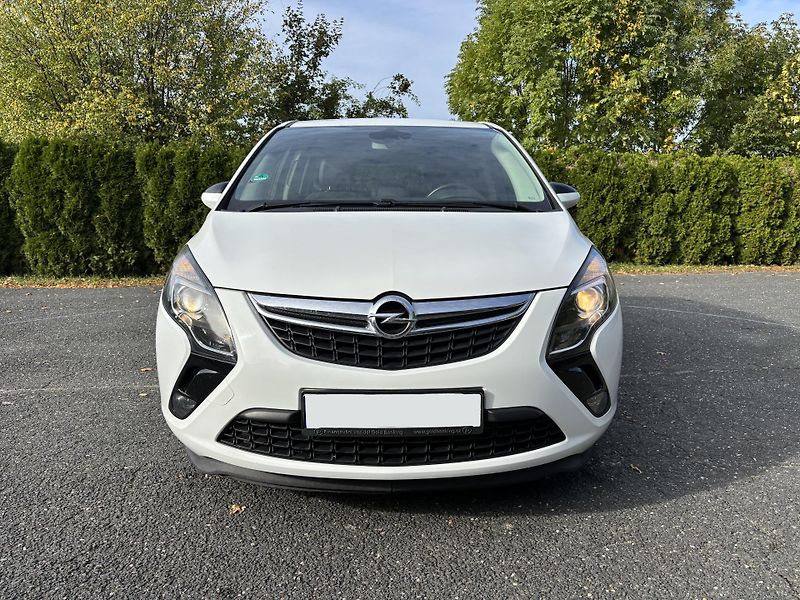 Opel Zafira (2016) 1.4 Turbo 103kw Serviska ČR - fotka 2 z 32