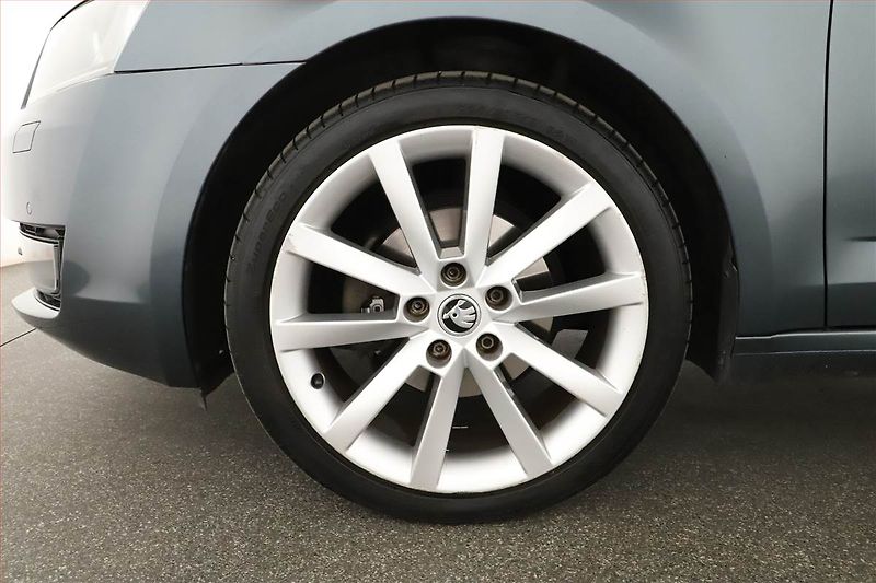 Škoda Octavia (2017) 1.6 TDI, Navi, Xenony - fotka 15 z 15