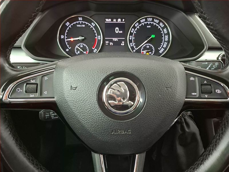 Škoda Superb (2018) 2.0 TDI, Automat, Navi, Xenony - fotka 18 z 21