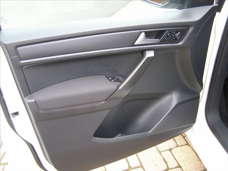 Volkswagen Caddy 2,0   TDI TEMPOMAT - fotka 12 z 26