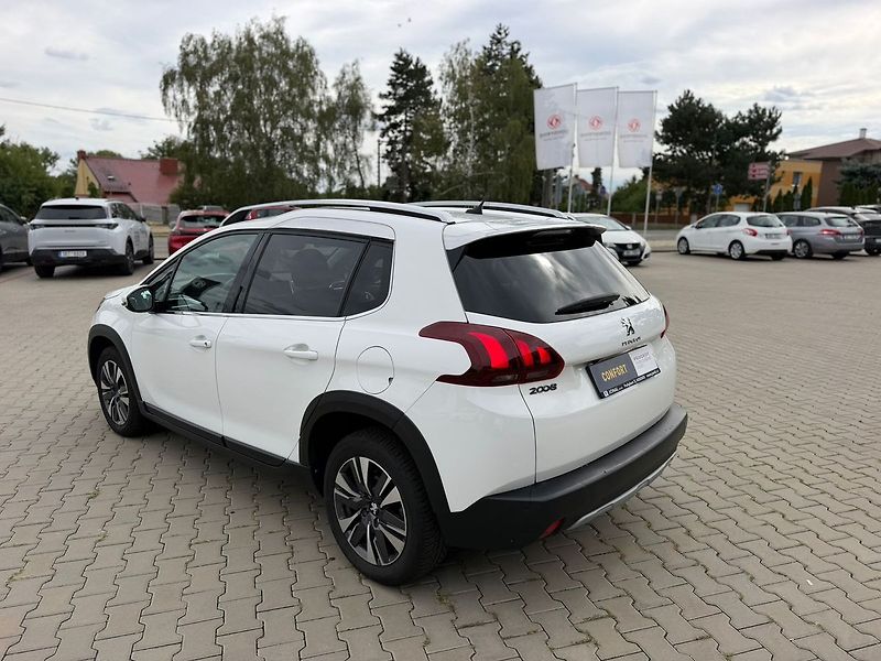 Peugeot 2008 ALLURE 1.2PT 110 EAT6 - fotka 17 z 27
