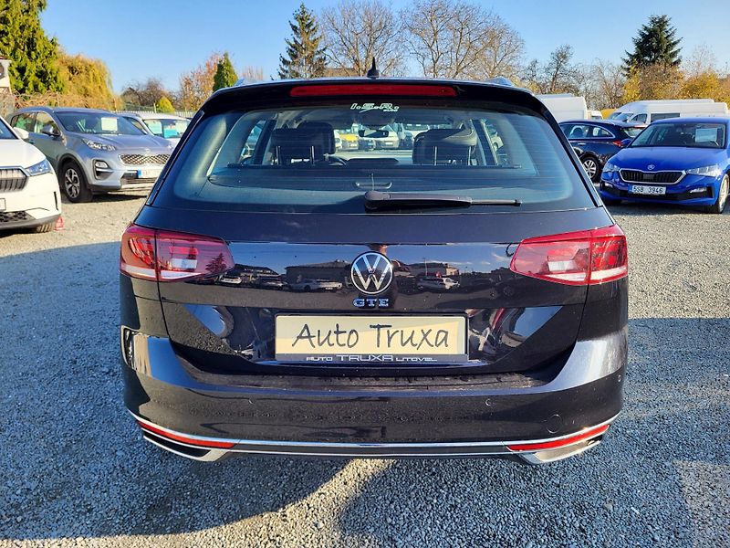 Volkswagen Passat 1.4 TSI PHEV GTE HYBRID - fotka 38 z 48
