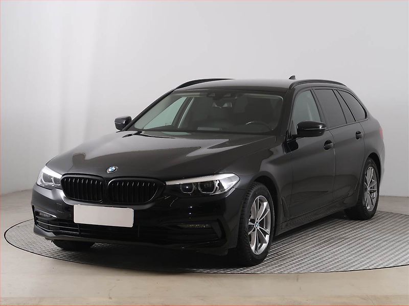 BMW Řada 5 (2019) 520d xDrive, 4X4, Automat - fotka 2 z 19