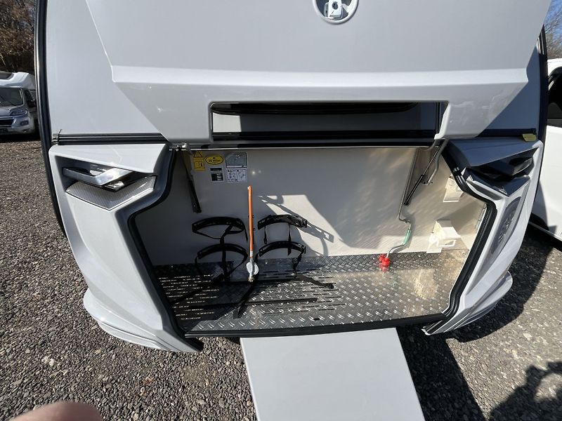 Knaus (2027) Südwind 500 QDK BLACK SELECTIO - fotka 18 z 18