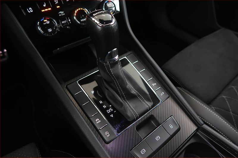 Škoda Superb (2023) Sportline 2.0 TDI - fotka 13 z 17