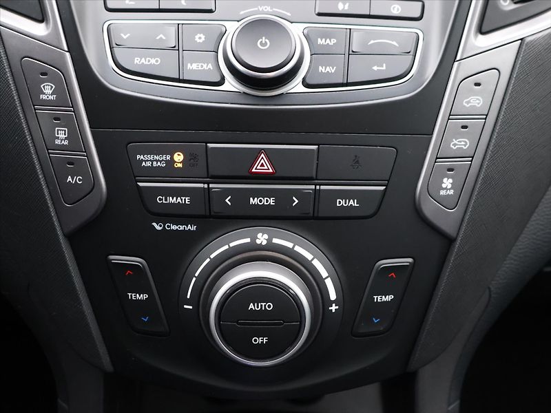 Hyundai Grand Santa Fe 2,2 CRDI 145kW CZ Luxury DPH - fotka 23 z 32
