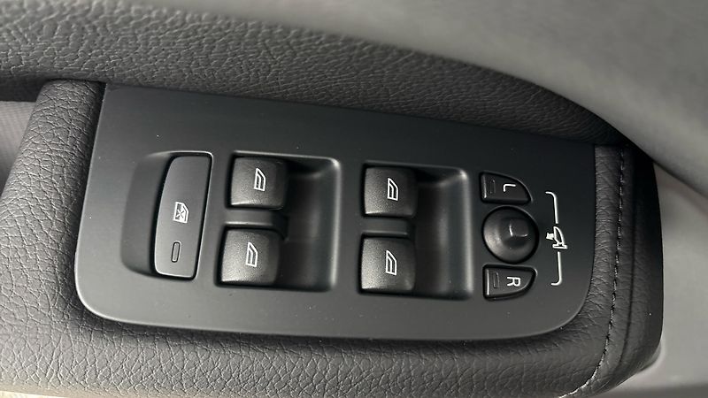 Volvo XC60 2.0 T6 AUT AWD Recharge Inscri - fotka 23 z 33