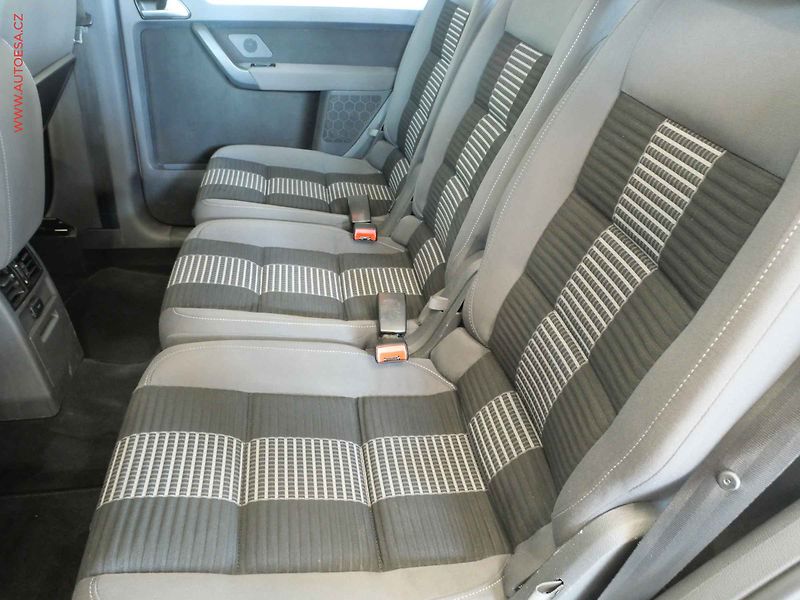 Volkswagen Touran (2008) 1.6i - fotka 11 z 22