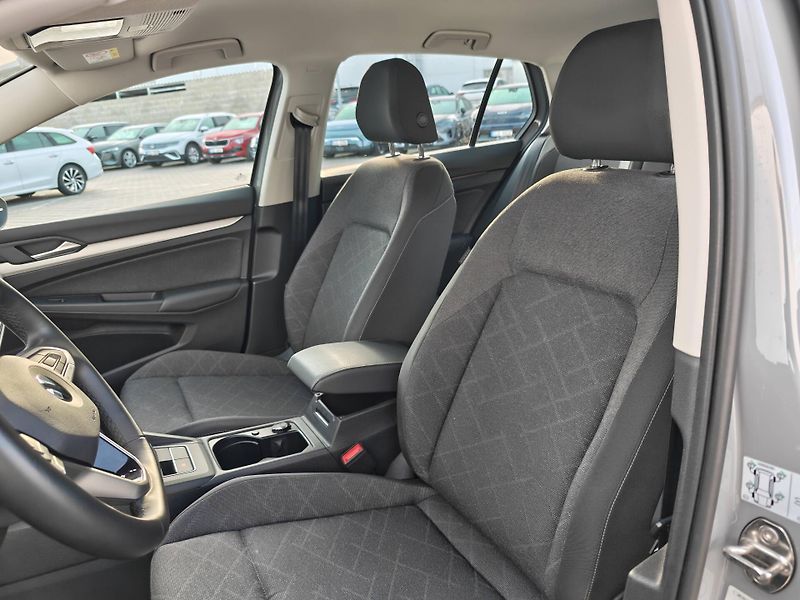 Volkswagen Golf Life 1,0TSi - fotka 6 z 21