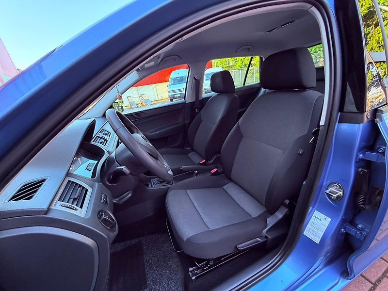 Škoda Rapid 1.2 TSi Ambition, Serviska - fotka 13 z 23