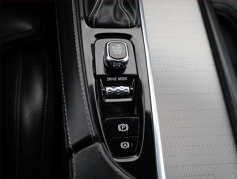 Volvo XC90 (2019) R-Design D5 AWD - fotka 12 z 21