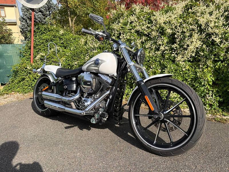 Harley-Davidson FXSB Softail Breakout (2016) - fotka 1 z 16