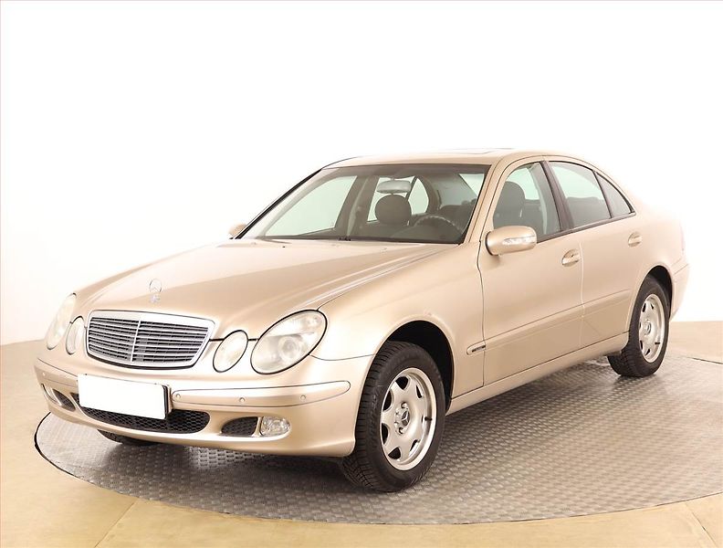 Mercedes-Benz Třídy E (2002) Classic E 240 , Tempomat - fotka 2 z 16