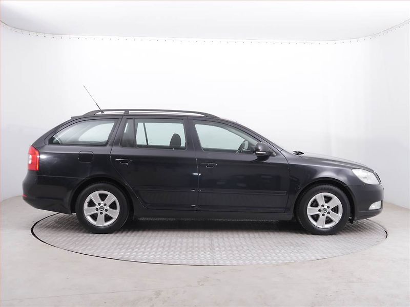 Škoda Octavia (2010) 1.4 TSI, Serv.kniha, Tempomat - fotka 6 z 16