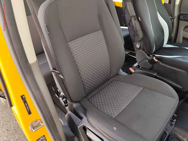Ford Transit Custom (2020) 2.0TDCi L2H1 5míst, AC - fotka 9 z 19