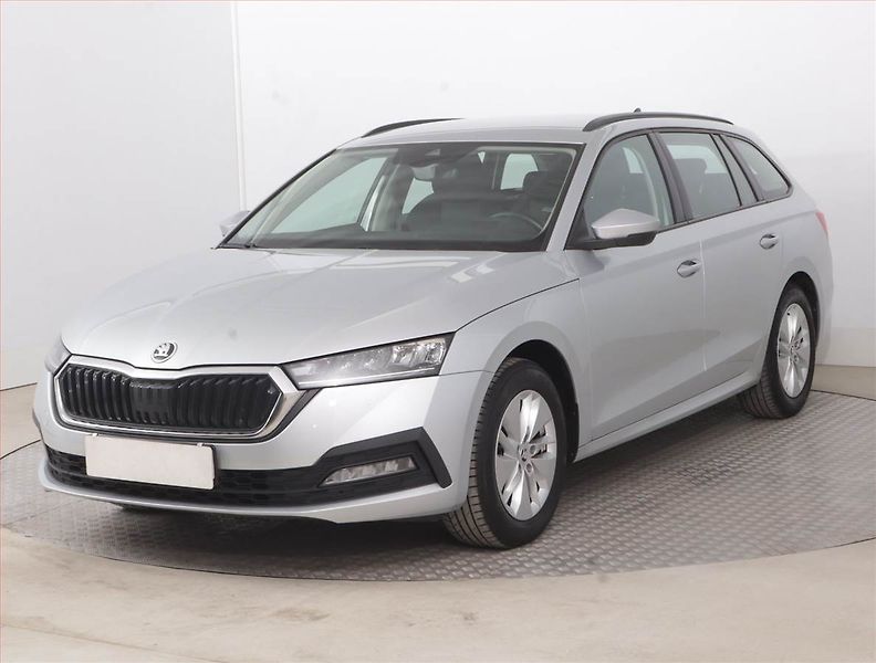 Škoda Octavia (2023) Ambition 2.0 TDI, ČR,1.maj - fotka 2 z 15