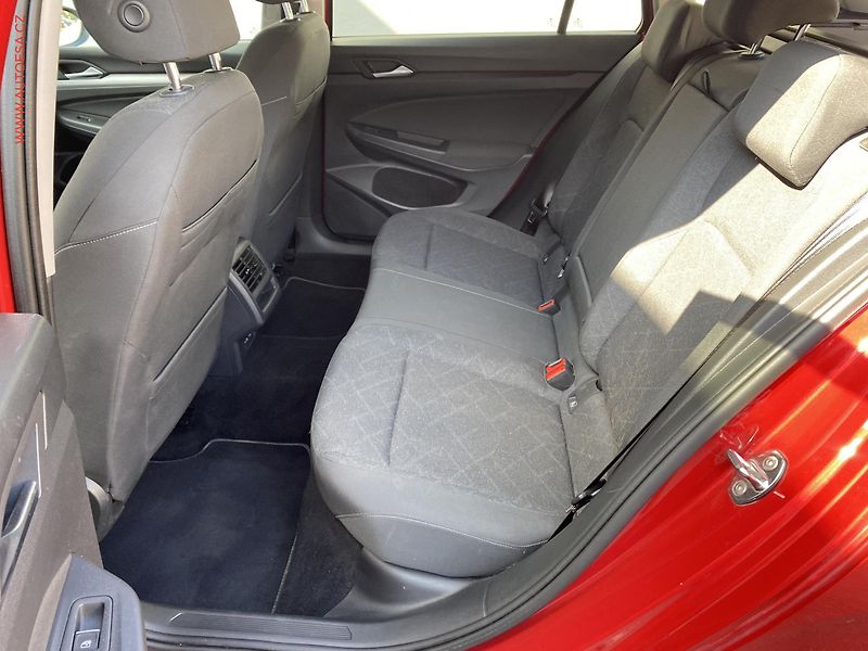 Volkswagen Golf (2022) 2.0 TDi, Life, DSG, LED - fotka 12 z 23