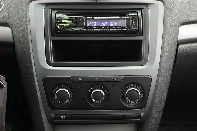 Škoda Octavia (2012) 2.0 TDI, Park. senzory - fotka 10 z 12