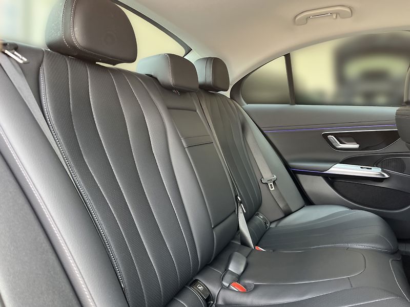 Mercedes-Benz Třídy E E-Třída 220d 4MATIC Avantgarde - fotka 20 z 21