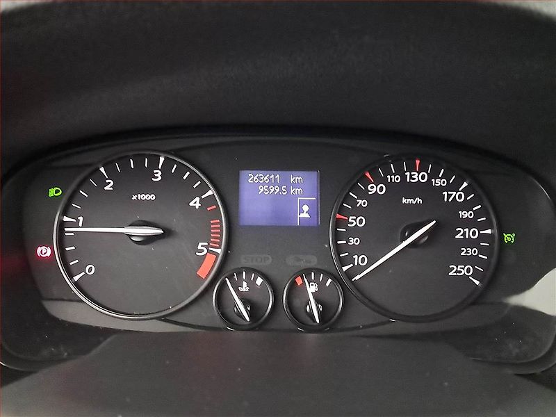 Renault Laguna (2010) 1.5 dCi, po STK, Tažné - fotka 11 z 16