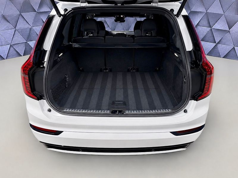 Volvo XC90 B5 AWD PLUS DARK PREMIUM, PANO - fotka 33 z 34